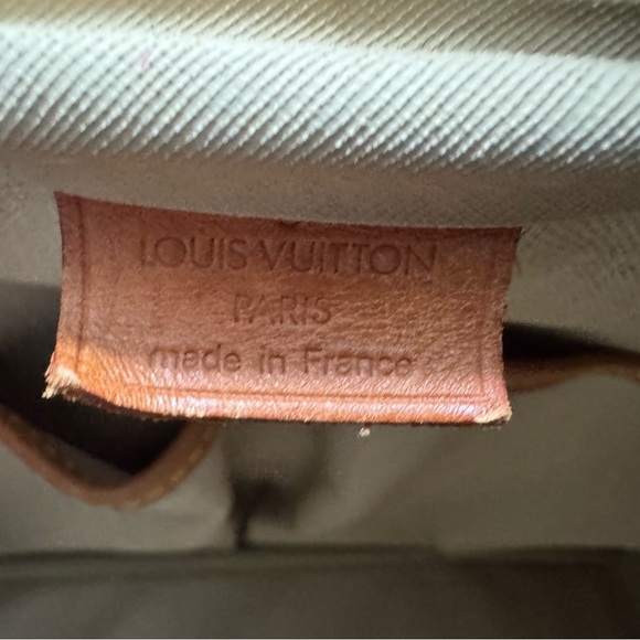 Louis Vuitton Deauville Monogram Handbag GUC - Picture 12 of 16